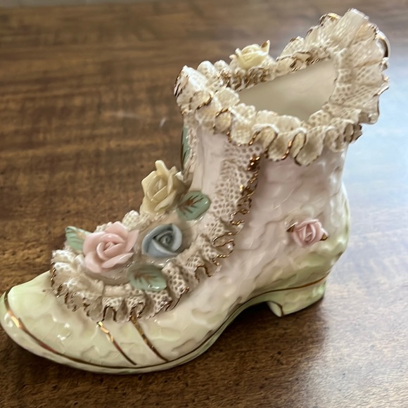 VTG Victorian Shoe, figurine, made in Japan. - Picture 3 of 5
